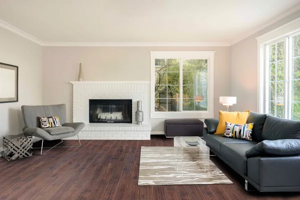 Crestwood 3.5" Oak Urban Barn — Solid oak flooring selection with LeviArs Design & Remodeling